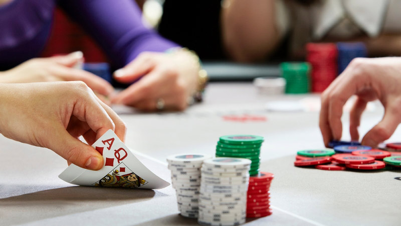 Thực hiện ngay overbet khi có hand bài nut