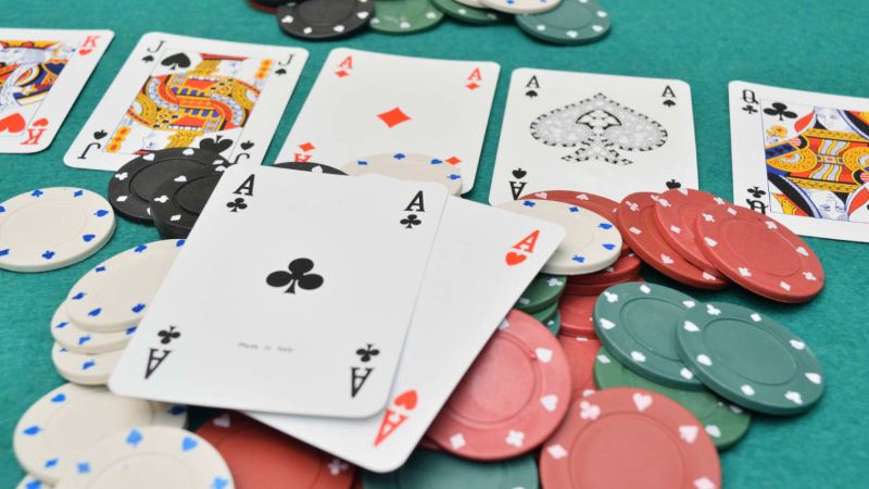 Nên tham gia chơi Xì Tố hay Poker